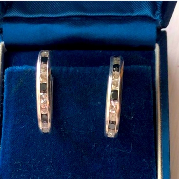 Silver hoop earrings with precious stones - Picture 1 of 3